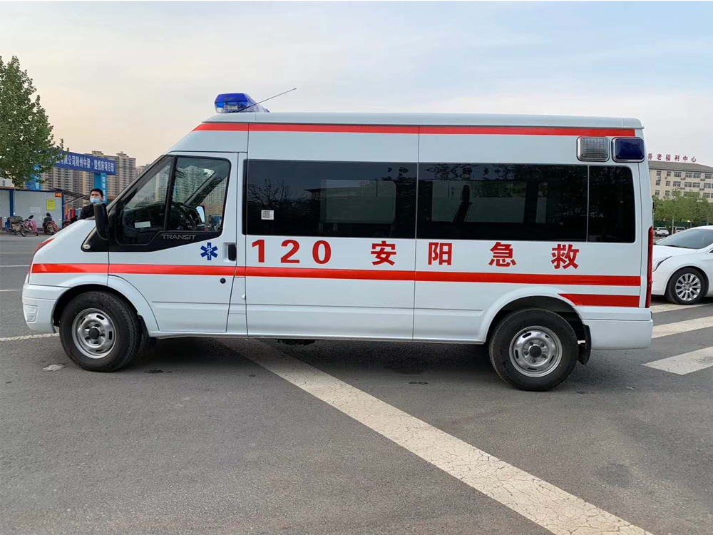 国六福特V348长轴中顶救护车