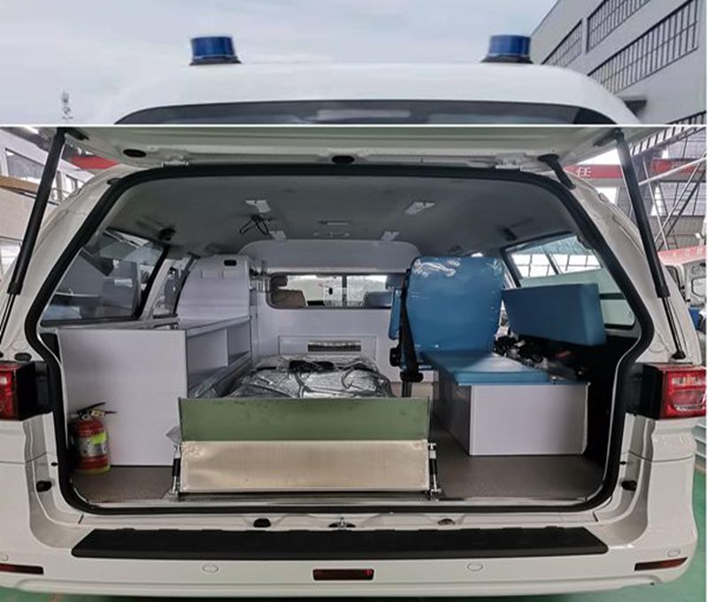 东风CLW5020XJHCD6型救护车